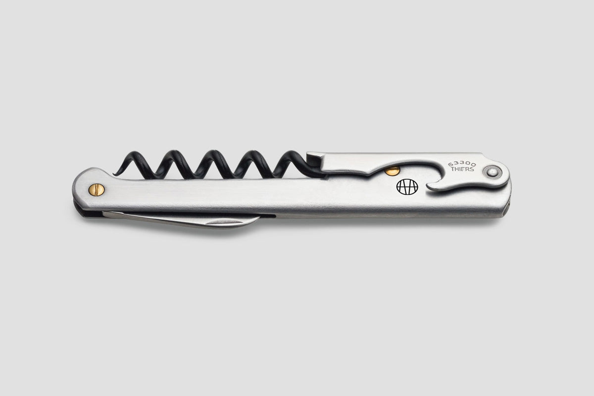 The hardened steel screw has a non-stick coating, helping it to cut cleanly into the cork.