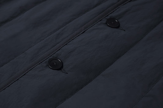 The vertical quilt panels follow the shape of your body and move with you. These channels allow warm air to circulate - regulating your temperature.