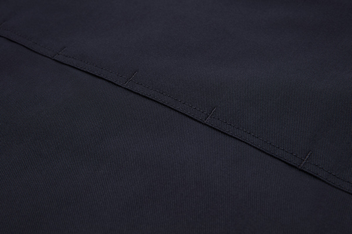 Unique wind-release seam construction works like an inbuilt thermostat to keep you comfortable in warmer conditions.