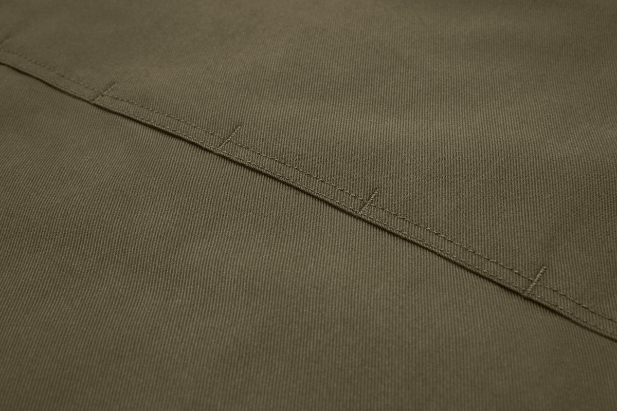 Unique wind-release seam construction works like an inbuilt thermostat to keep you comfortable in warmer conditions.