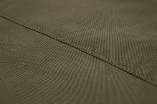 Unique wind-release seam construction works like an inbuilt thermostat to keep you comfortable in warmer conditions.