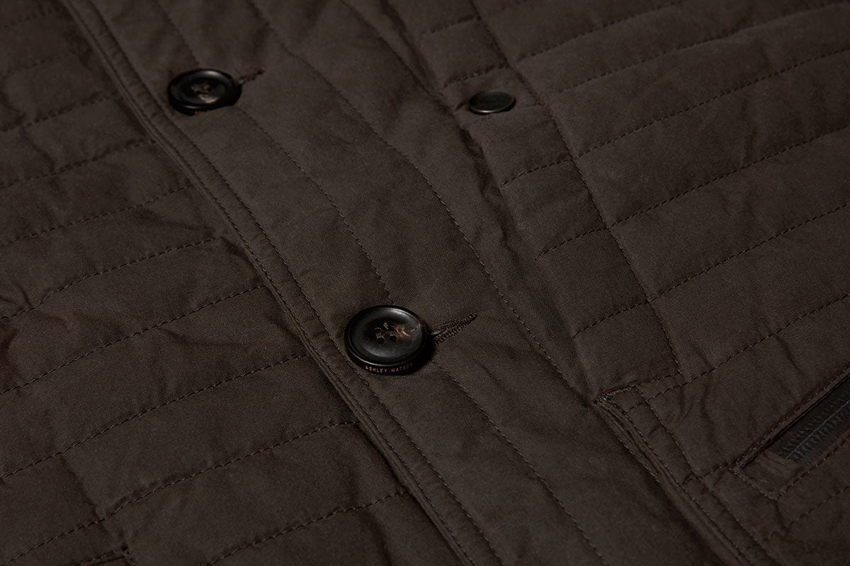 Large horn buttons - easy to open when wearing gloves.