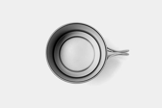 The single-wall construction can be heated over a stove.