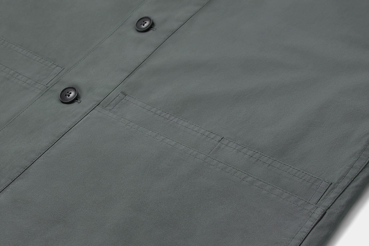 Large main pocket to stash supplies. Tucked inside is a second tier of smaller pockets to keep essentials to hand.