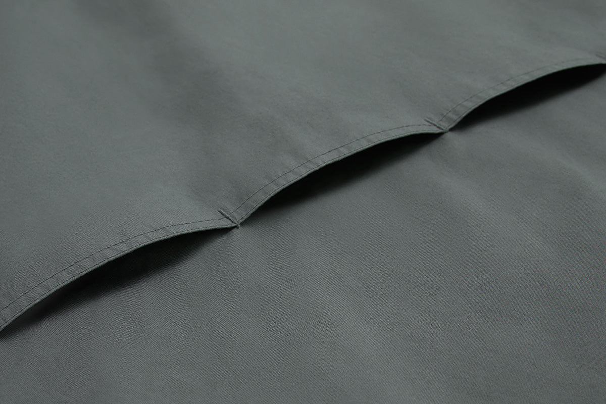 Vent across the back allows air to circulate. It works like a thermostat, regulating body temperature.
