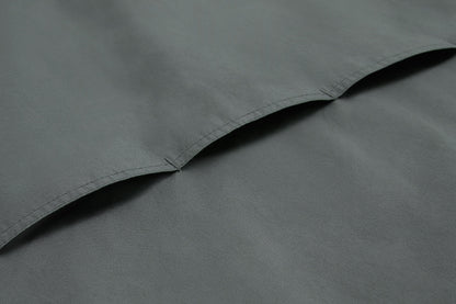 Vent across the back allows air to circulate. It works like a thermostat, regulating body temperature.