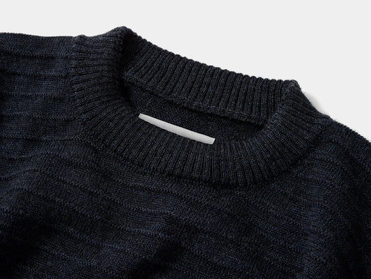 Made using traditional processes in Hawick, Scotland. 100% virgin wool has traditional character, without the itch.