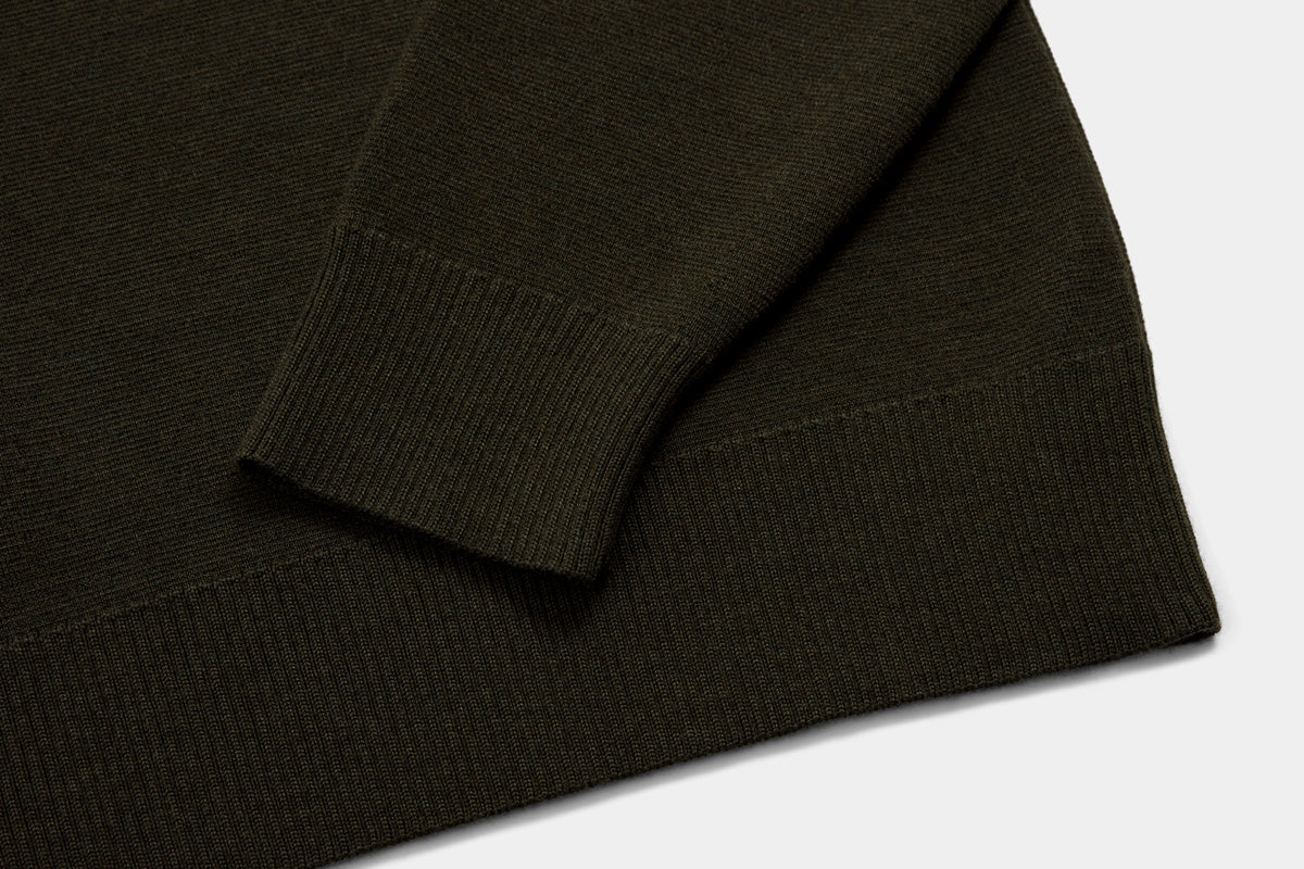 The body and sleeves are cut long to keep wrists and lower back covered.