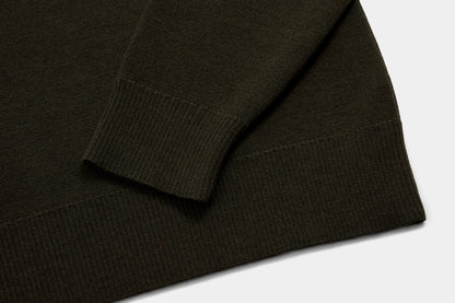 The body and sleeves are cut long to keep wrists and lower back covered.