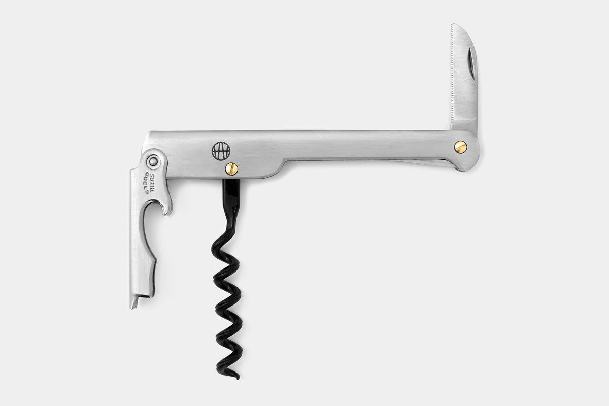 The hardened steel screw has a non-stick coating, helping it to cut cleanly into the cork.