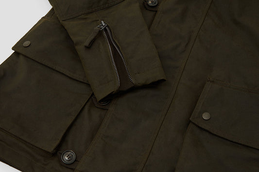 Zipped sleeve gussets and internal storm cuffs stop wind + rain.