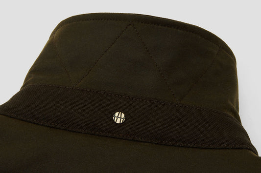 AW monogram rivet on the collar stand with ‘W’ stitch detail above.