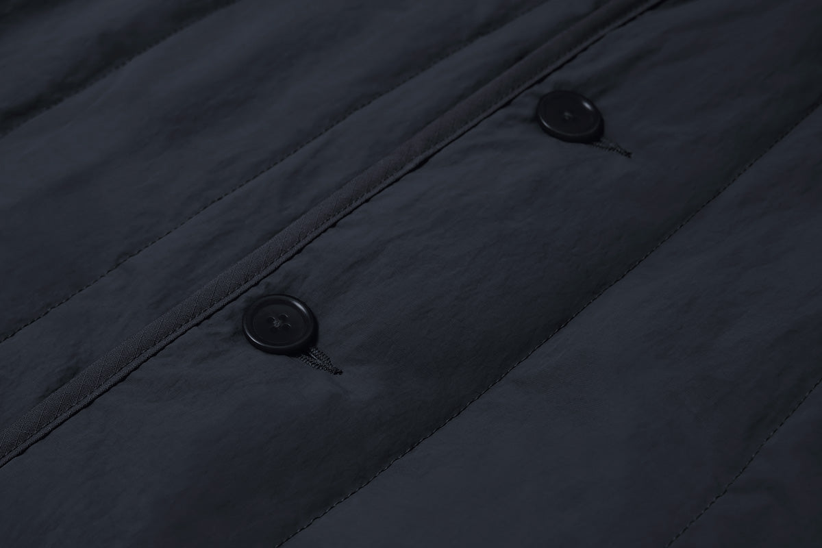 The vertical quilt panels follow the shape of your body and move with you. These channels allow warm air to circulate - regulating your temperature.