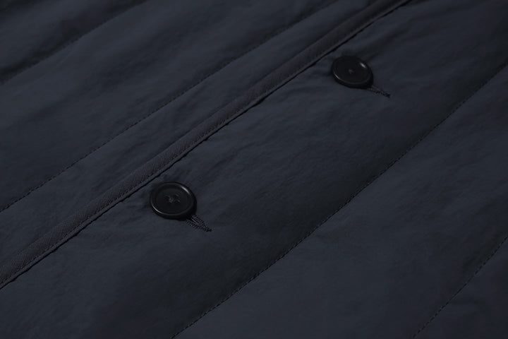 The vertical quilt panels follow the shape of your body and move with you. These channels allow warm air to circulate - regulating your temperature.