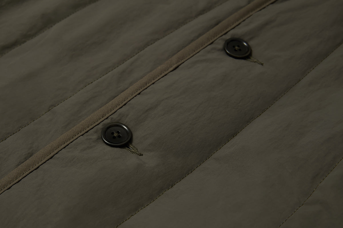 The vertical quilt panels follow the shape of your body and move with you. These channels allow warm air to circulate - regulating your temperature.