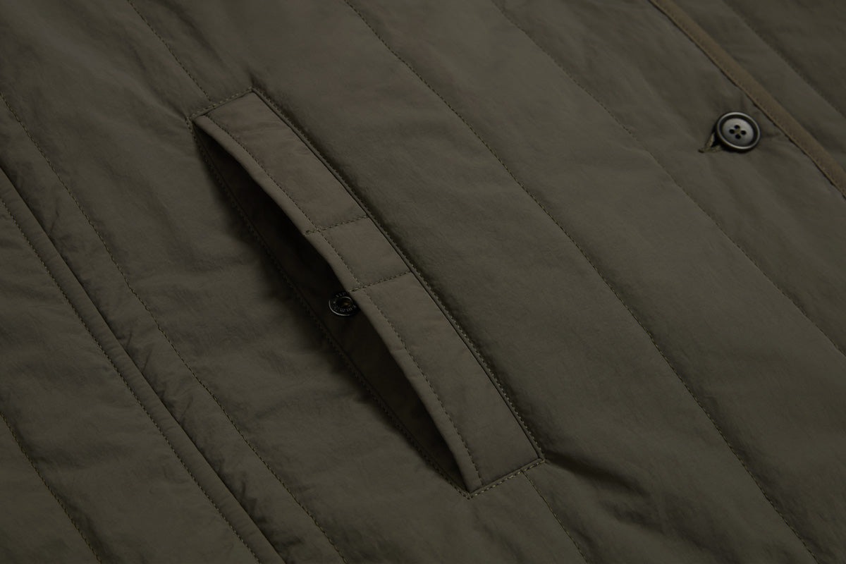 Deep handwarmer pockets are secured with a concealed pop-stud. The pockets, sleeve and body are lined with a soft cotton - jacket feels great worn over a t-shirt.