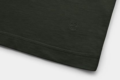 270 g/m Pre-Shrunk Cotton. Finished With Embroidered Monogram.