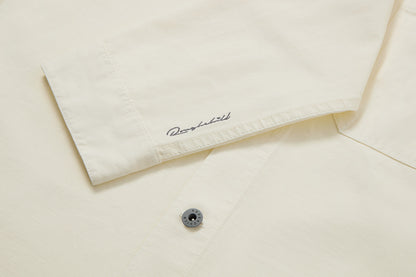 Right cuff features an embroidered Roughchild logo. Bottom button has a matching grey rubber coating to ensure it won’t scratch the tank.